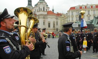  Optreden in de straten van Praag